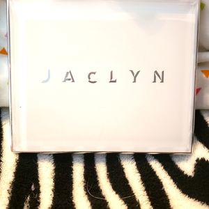 Jaclyn Hill highlighter